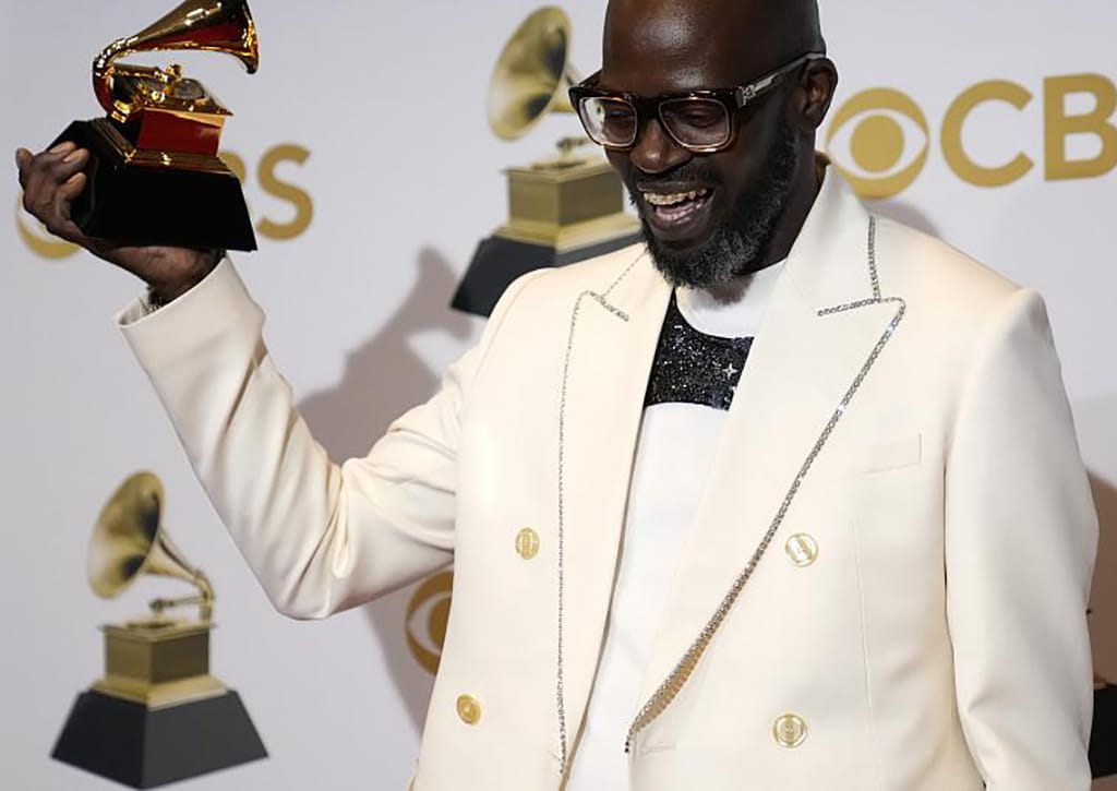 Black Coffee Grammy Ödülünü Alırken 
